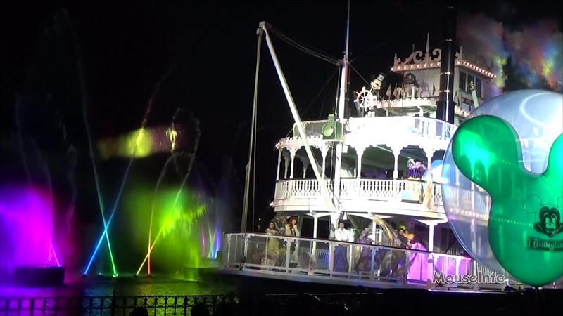 WATCH: Fantasmic! returns to Disneyland early with exclusive D23 Expo sneak peek