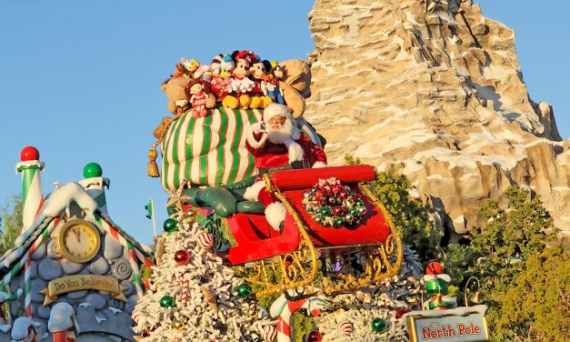 WATCH: ‘A Christmas Fantasy Parade’ warms hearts once more at Disneyland for 2022 #DisneyHolidays