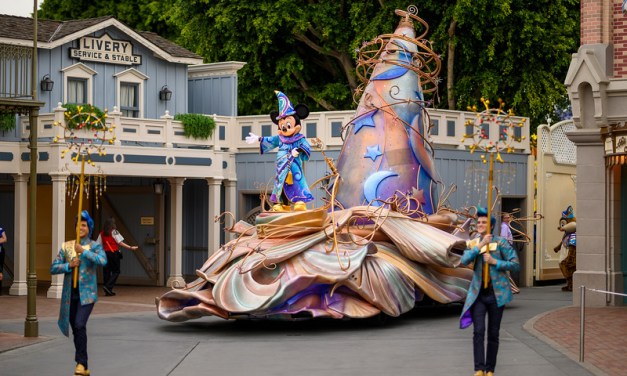 HOW TO: Get a reserved spot at Disneyland with Magic Happens Parade Dining Package (2023)