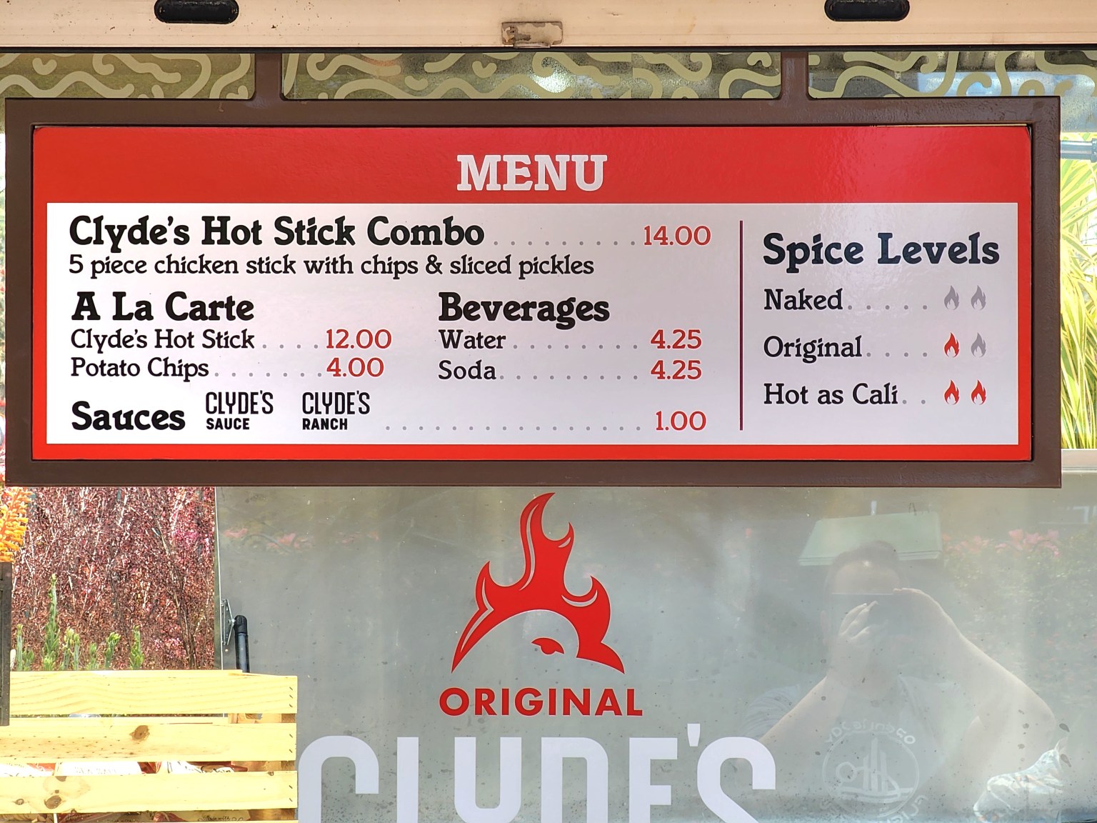 Clyde’s Hot Chicken officially opens kiosk in Downtown Disney