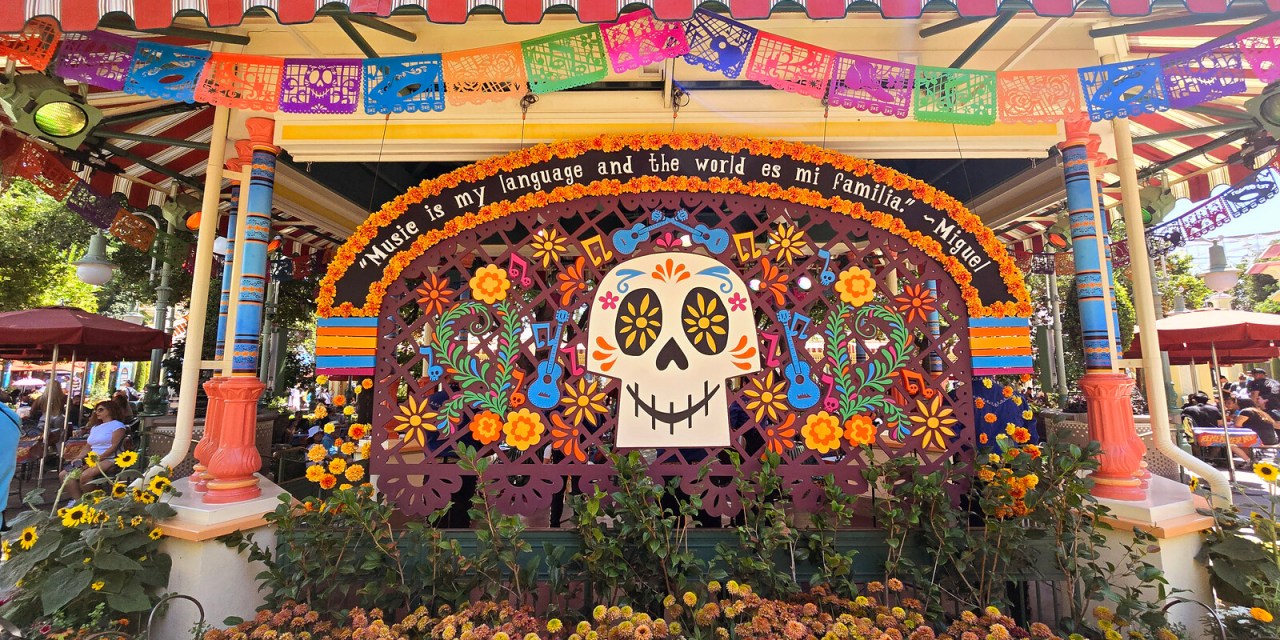 GUIDE: Plaza de la Familia dining, entertainment, and more for 2024 Halloween Time