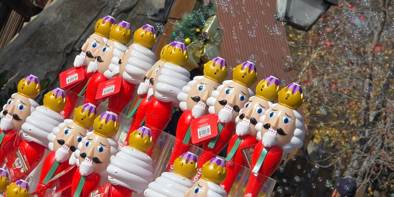 GUIDE: Interactive Wonder Wands (and ornaments) for the 2024 holiday season at Knott’s Merry Farm