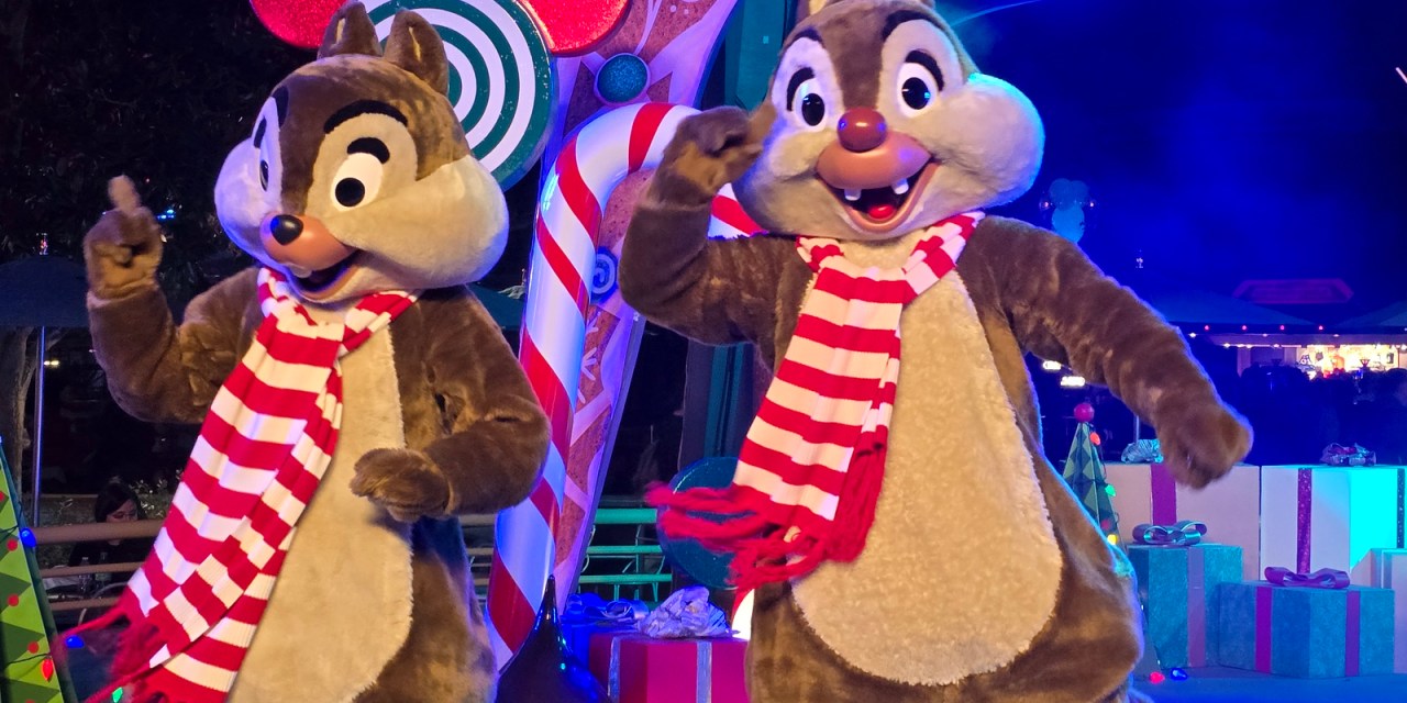 GUIDE: Disney Holiday Dance Party for 2024 #DisneyHolidays at Disneyland