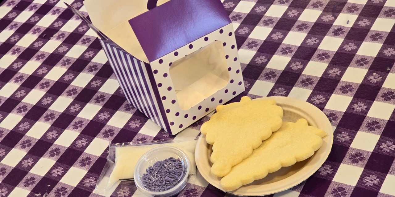 GUIDE: Cookie Decorating at 2025 Knott’s Boysenberry Festival