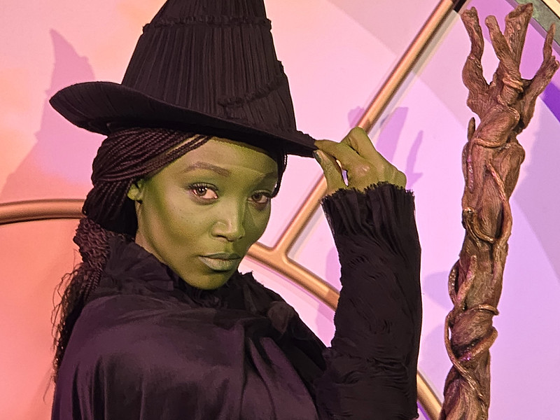 GUIDE: Elphaba and Glinda meet and greet at Universal Fan Fest Nights