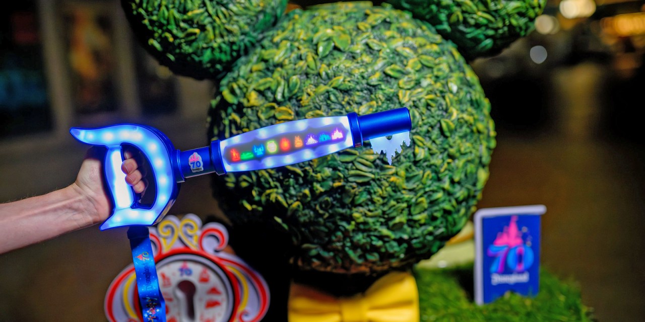 HOW TO: Get a #Disneyland70 pin with Key to Disneyland scavenger hunt