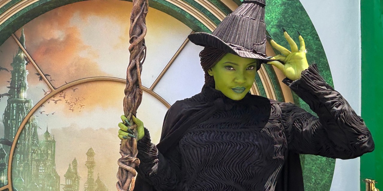 GUIDE: Elphaba and Glinda meet and greet during Universal Mega Movie Summer