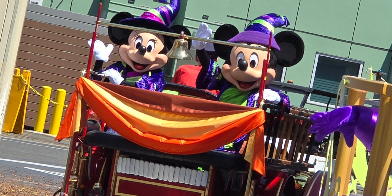 GUIDE: Mickey and Friends Halloween Cavalcade 2025 at Disneyland