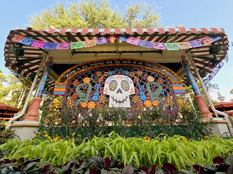 GUIDE: Plaza de la Familia dining, entertainment, and more at 2025 Halloween Time
