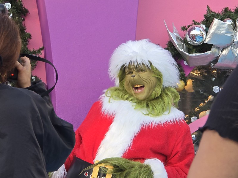 DETAILS: 2025 Holidays at Universal Hollywood with Grinchmas, Mario, Potter and more