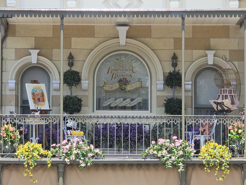 CLOSER LOOK: Lilian Disney window dedication commemorates 100th wedding anniversary
