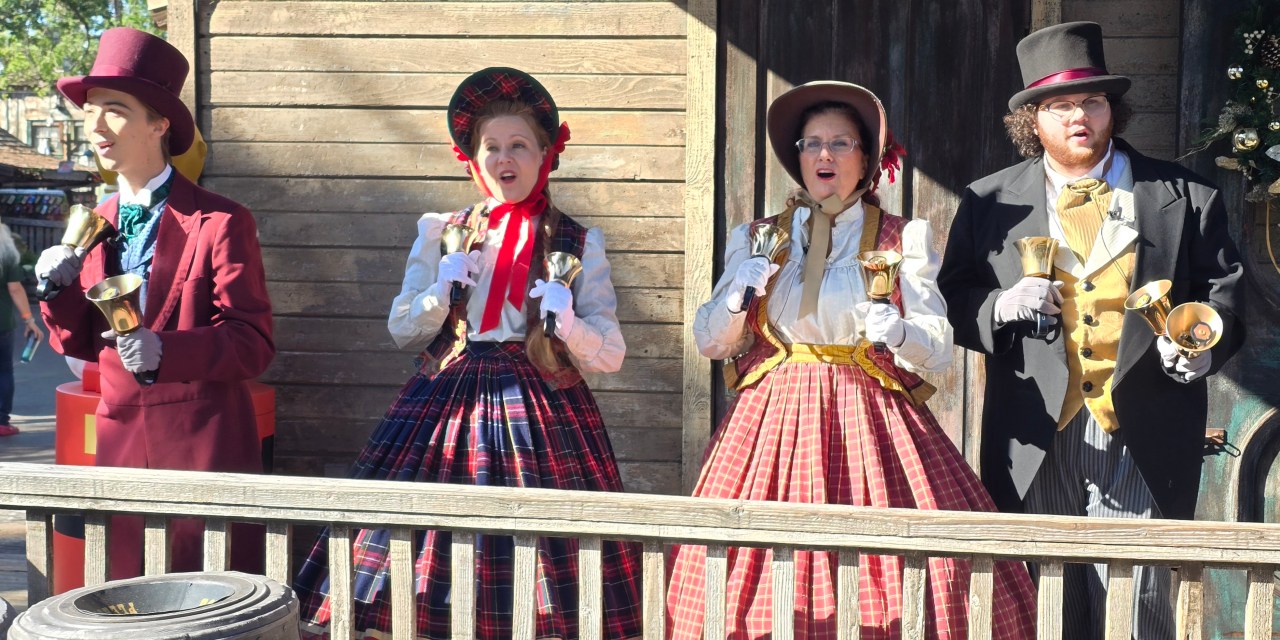 GUIDE: Calico Carolers at 2025 Knott’s Merry Farm