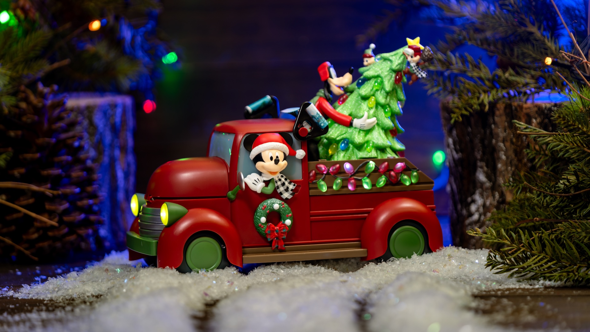 GUIDE: Every Disneyland 2025 holiday novelty item (with prices