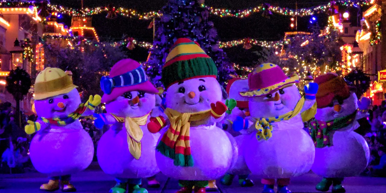 GUIDE: A Christmas Fantasy Parade at Disneyland for 2025 #DisneyHolidays