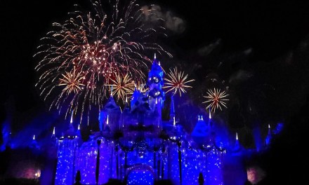 GUIDE: “Believe… in Holiday Magic” 2025 fireworks and snow at Disneyland for #DisneyHolidays