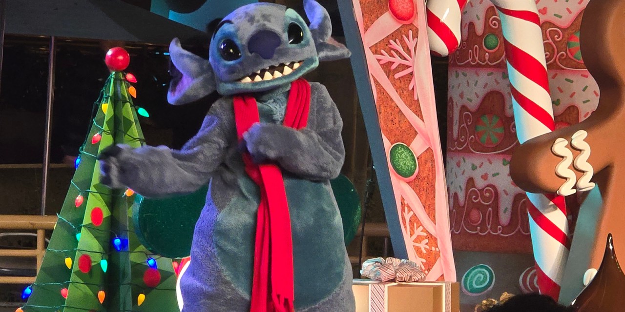 GUIDE: Disney Holiday Dance Party for 2025 #DisneyHolidays at Disneyland