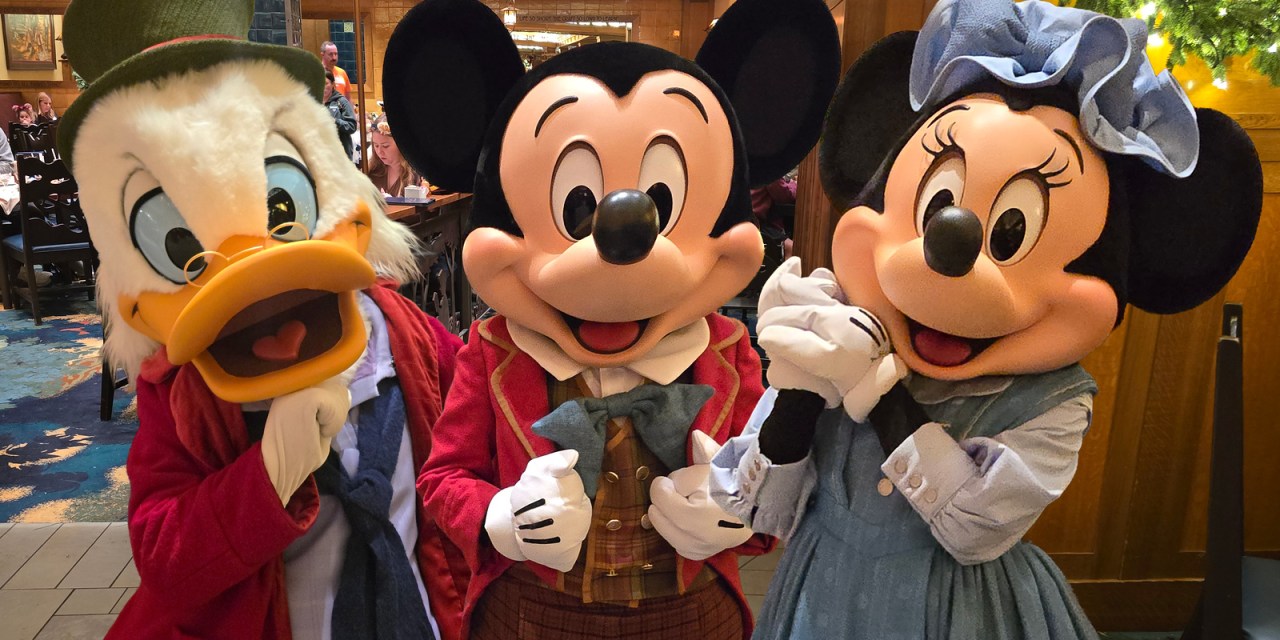 REVIEW: Mickey’s Christmas Carol Feast buffet, Storyteller’s Cafe