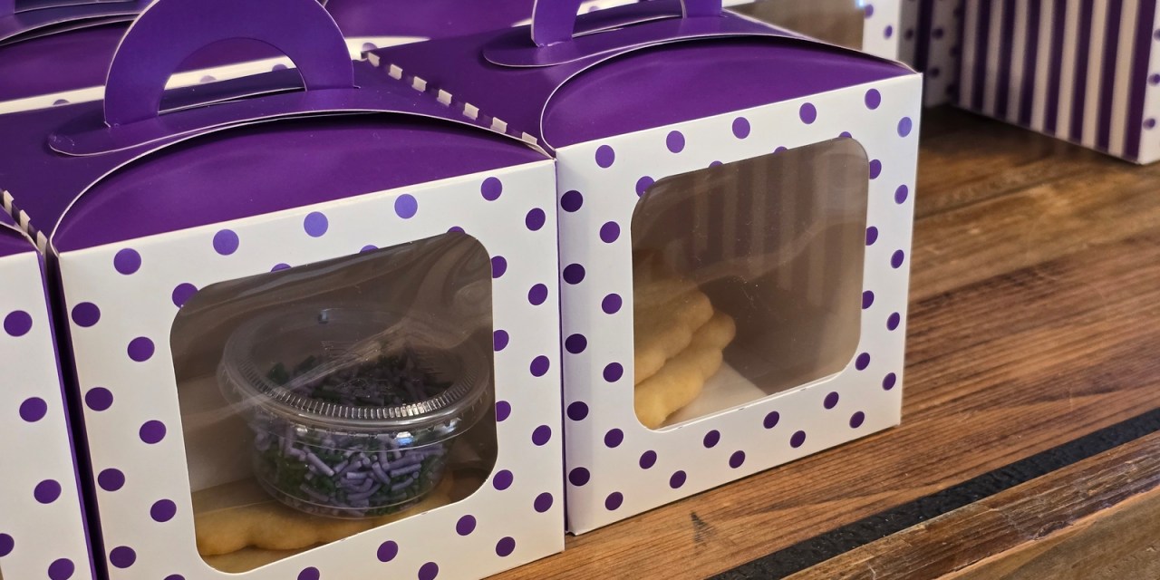 GUIDE: Cookie Decorating at 2026 Knott’s Boysenberry Festival