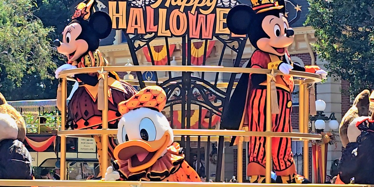 GUIDE: Mickey and Friends Halloween Cavalcade 2026 at Disneyland