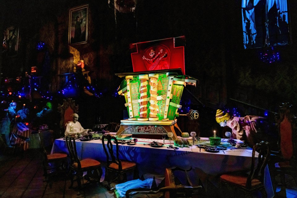 Gingerbread House at 2026 Haunted Mansion Holiday is music to our noses