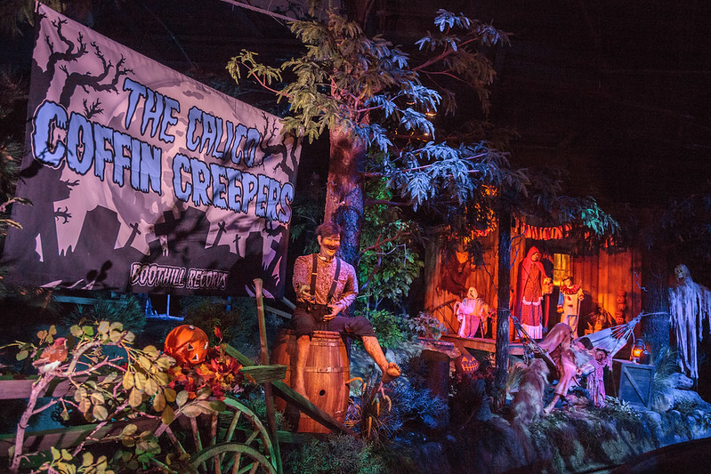 GUIDE: Halloween Hootenanny log ride for 2026 spooky season at Knott’s